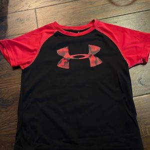Size 4T boys Under Armour shirt